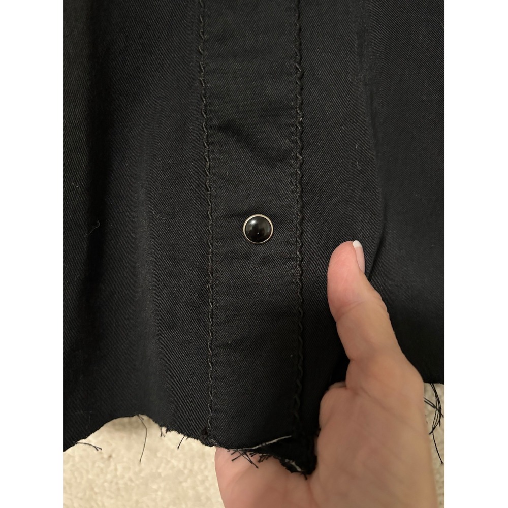 Gibson Trading Company Black Western Embroidered Cropped Long Sleeve Shirt - B13 - Picture 4 of 8